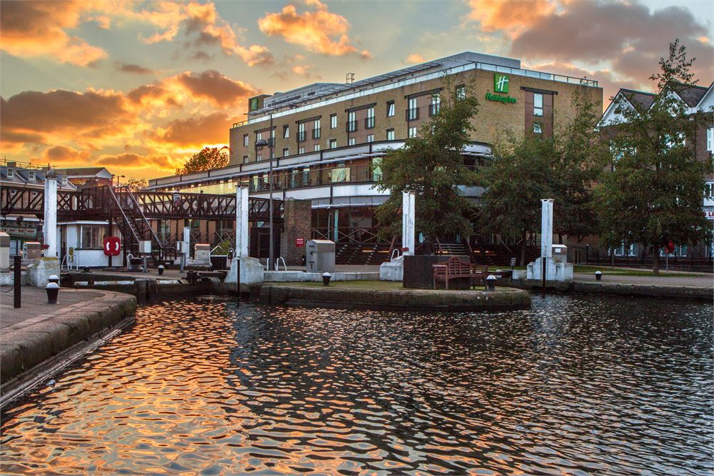 Splendid Hospitality Group is delighted to announce the off-market acquisition of the 134 bed Holiday Inn London Brentford Lock Hotel from Brightbay Real Estate Partners.
